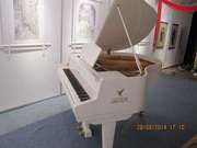Великолепный белый кабинетный рояль GEYER.